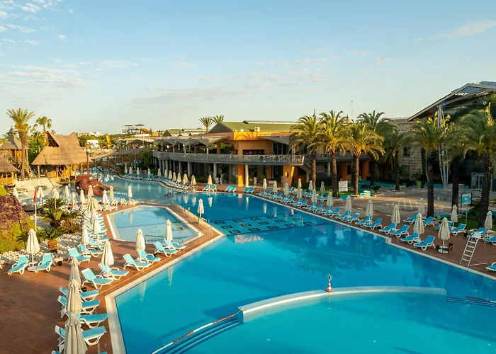 Aqi Pegasos World Hotel Side